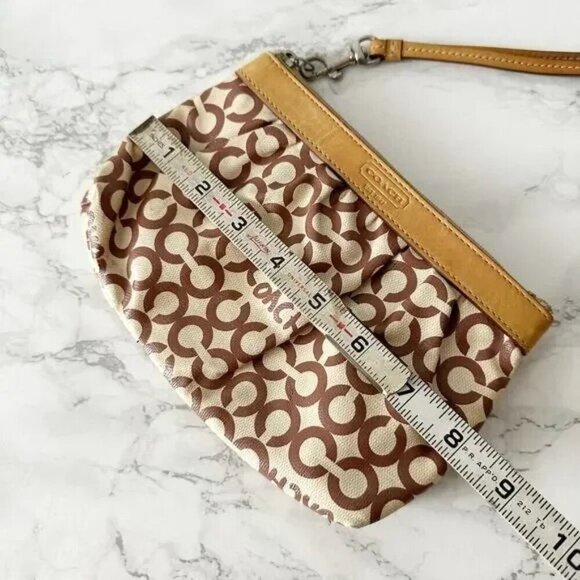 Coach Op Art Tan Brown Pleated Coated Canvas Large Zip Top Wristlet - Picture 12 of 13